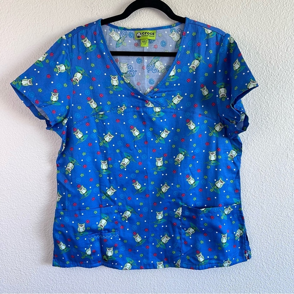 Crocs‎ Medical Women’s Owl Print Scrub Top